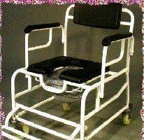 La douche en toute sécurité grâce à cette chaise de douche mobile grande largeur