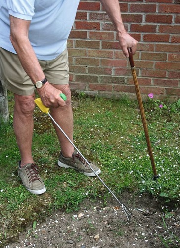 Grattoir pour jardinage avec long manche ergonomique